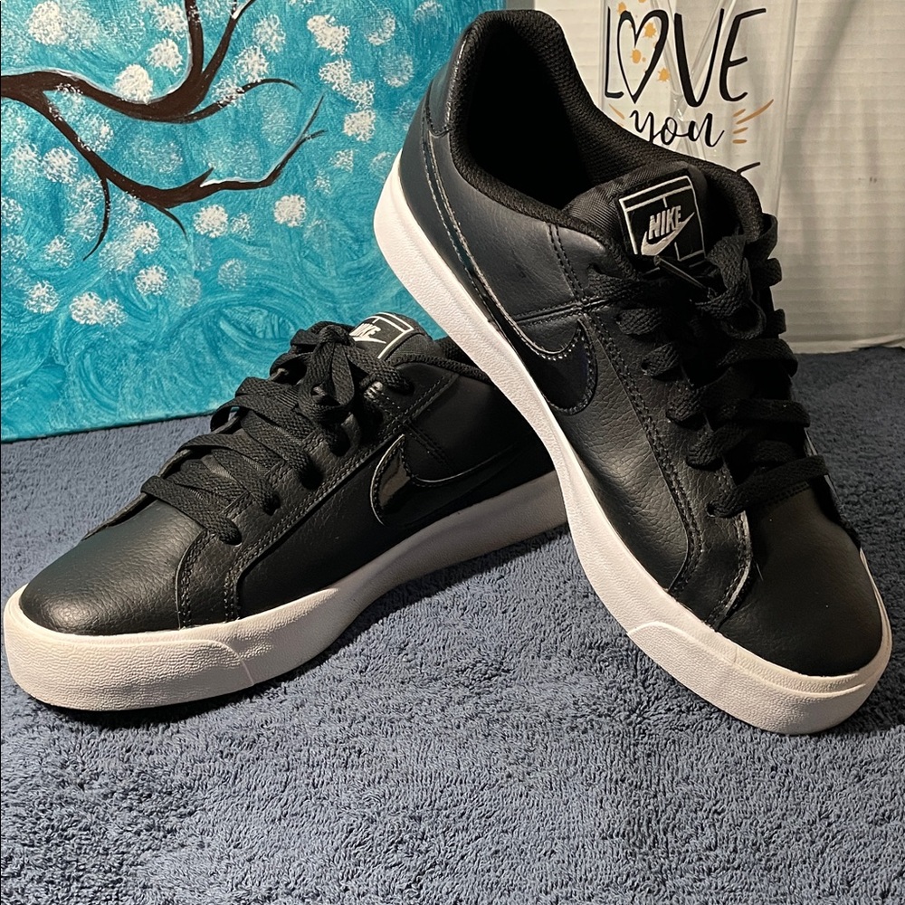 Nike court Royale women’s casual leather shoes sneakers, size 9.5 (pre-owned)
